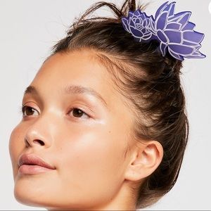Free People Lotus Hair Pin (Yellow Color)